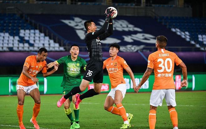 国米多点进攻形成优势