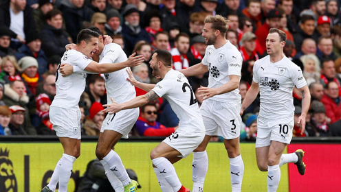 湖人胜利背后，詹姆斯强调两大重点，雷迪克坦率评价，东契奇展现高情商