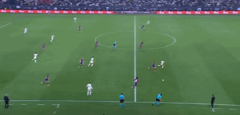 关系不错，阿诺德重返安菲尔德，和索博肩并肩走入球员通道（阿诺德重回安菲尔德，与索博并肩走进球员通道，关系融洽）