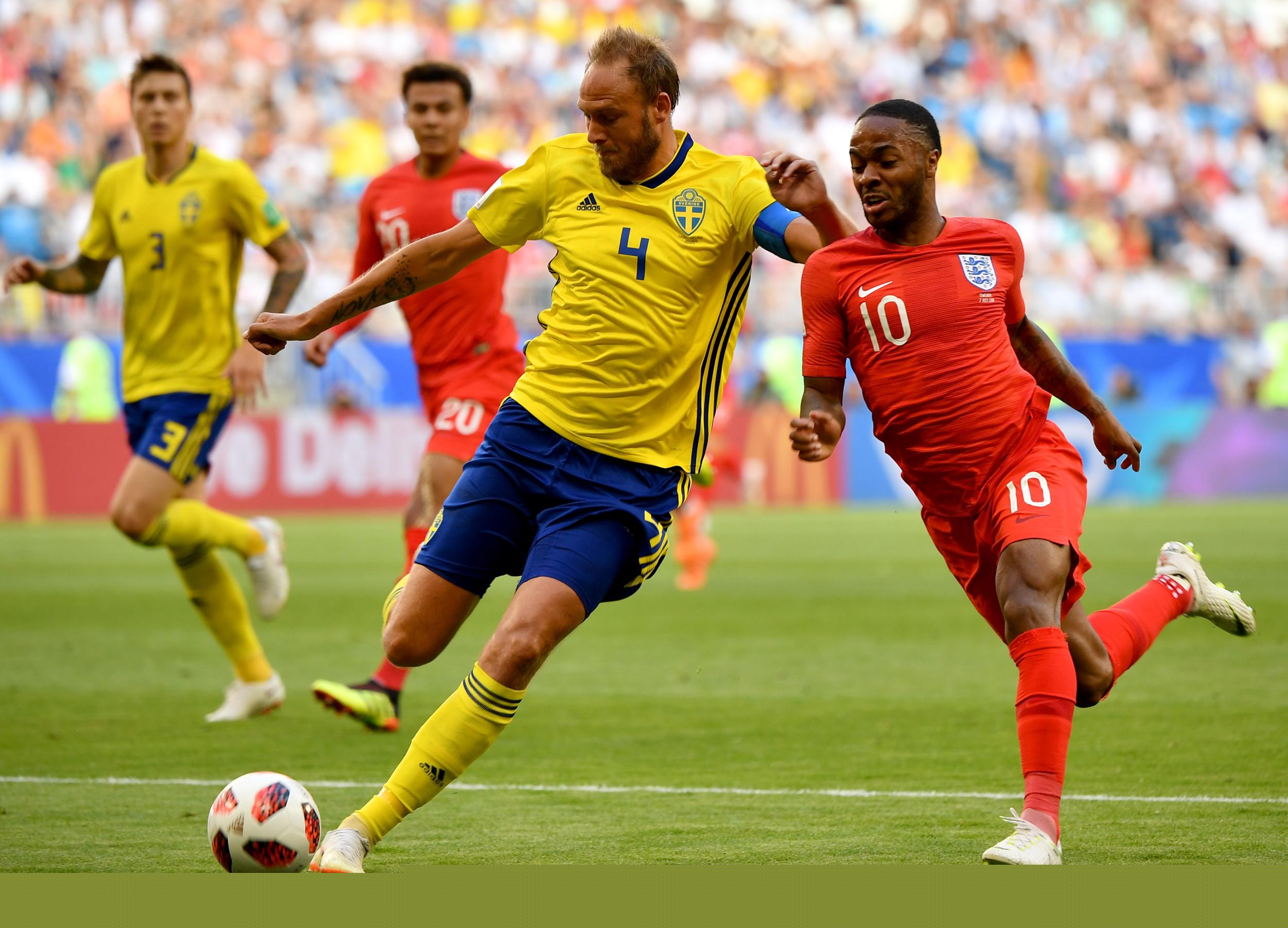 湖人客场逆转鹈鹕，东契奇30分10助攻詹姆斯贡献30分助力胜利