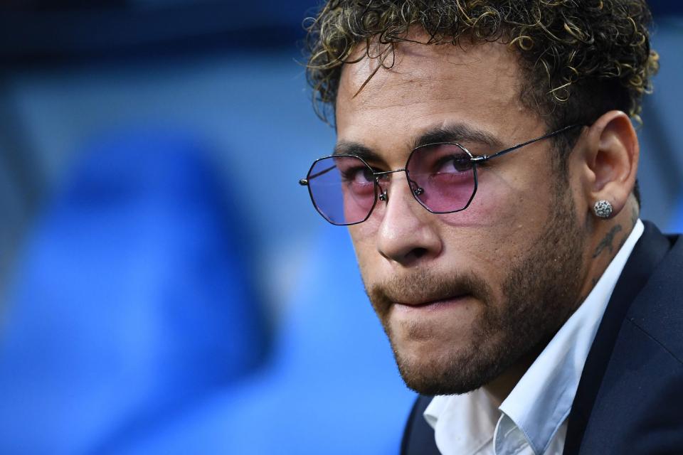 从游戏中走来的新星：18岁新疆女RAPPER的音乐与挑战！